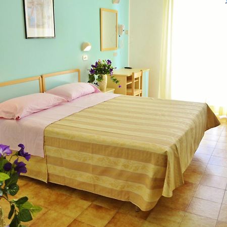 Hotel Solmar Cattolica Camera foto