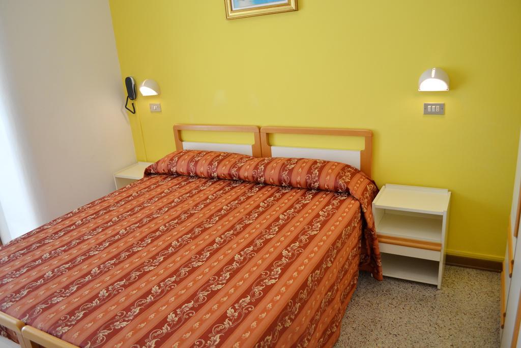 Hotel Solmar Cattolica Camera foto