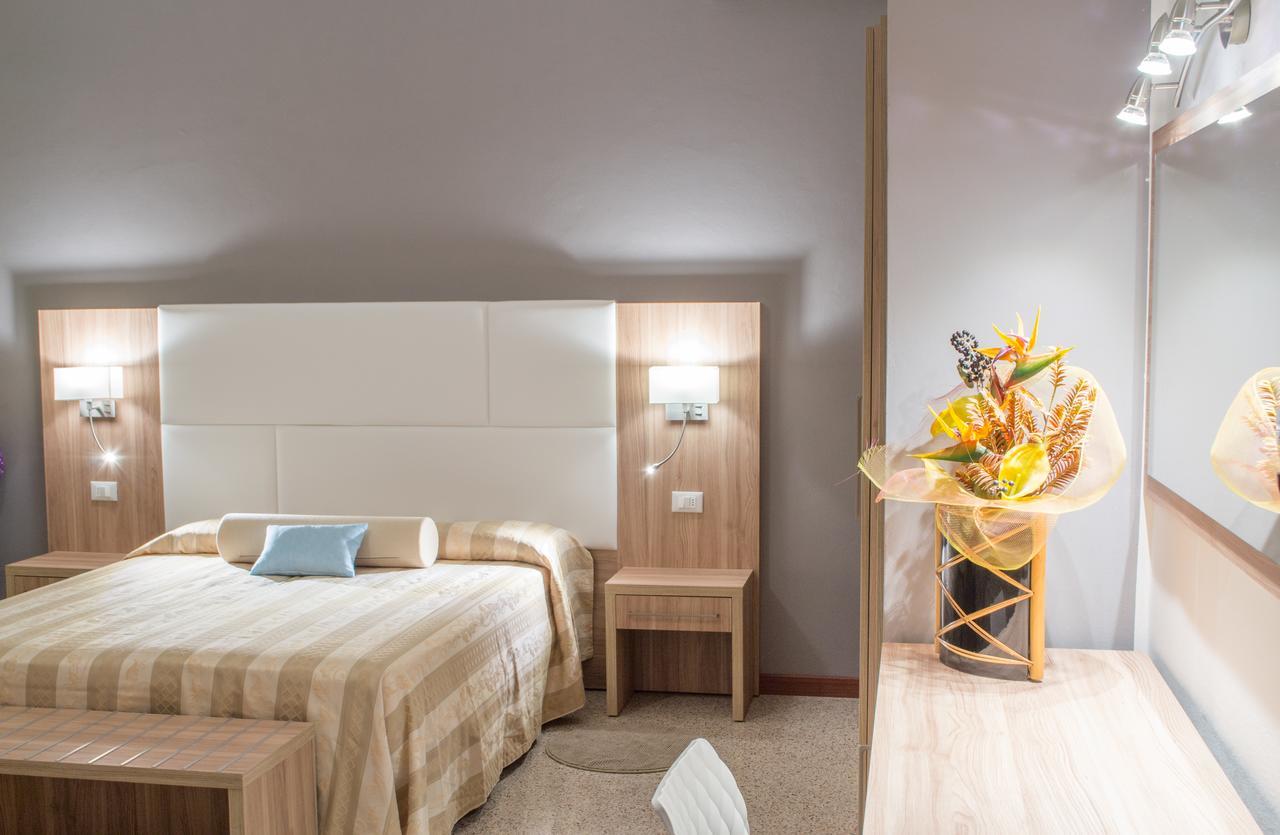 Hotel Solmar Cattolica Esterno foto